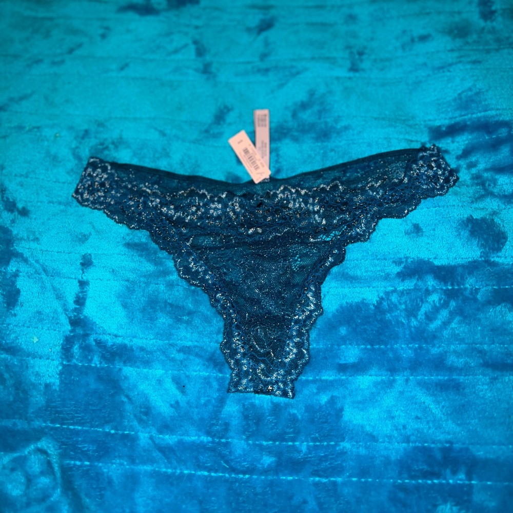 New Victoria’s Secret Sparkle Shimmer Lace Thong